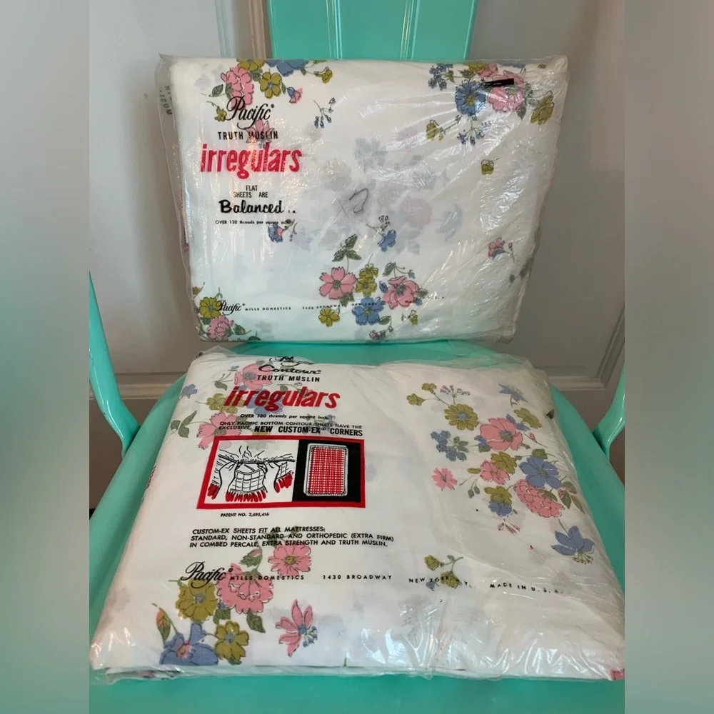 Vintage New Pacific Mills Mod Floral Double Full Flat & Fitted Sheet Set